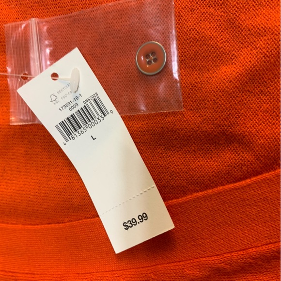 Gap light front button waist sweater. - Picture 6 of 10